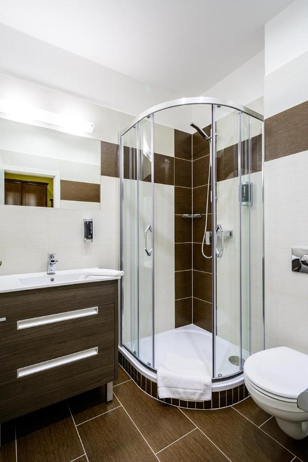 Alexander Hotel Stribro Bagian luar foto