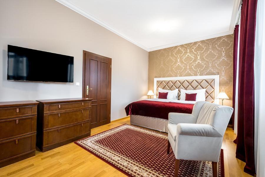 Alexander Hotel Stribro Bagian luar foto
