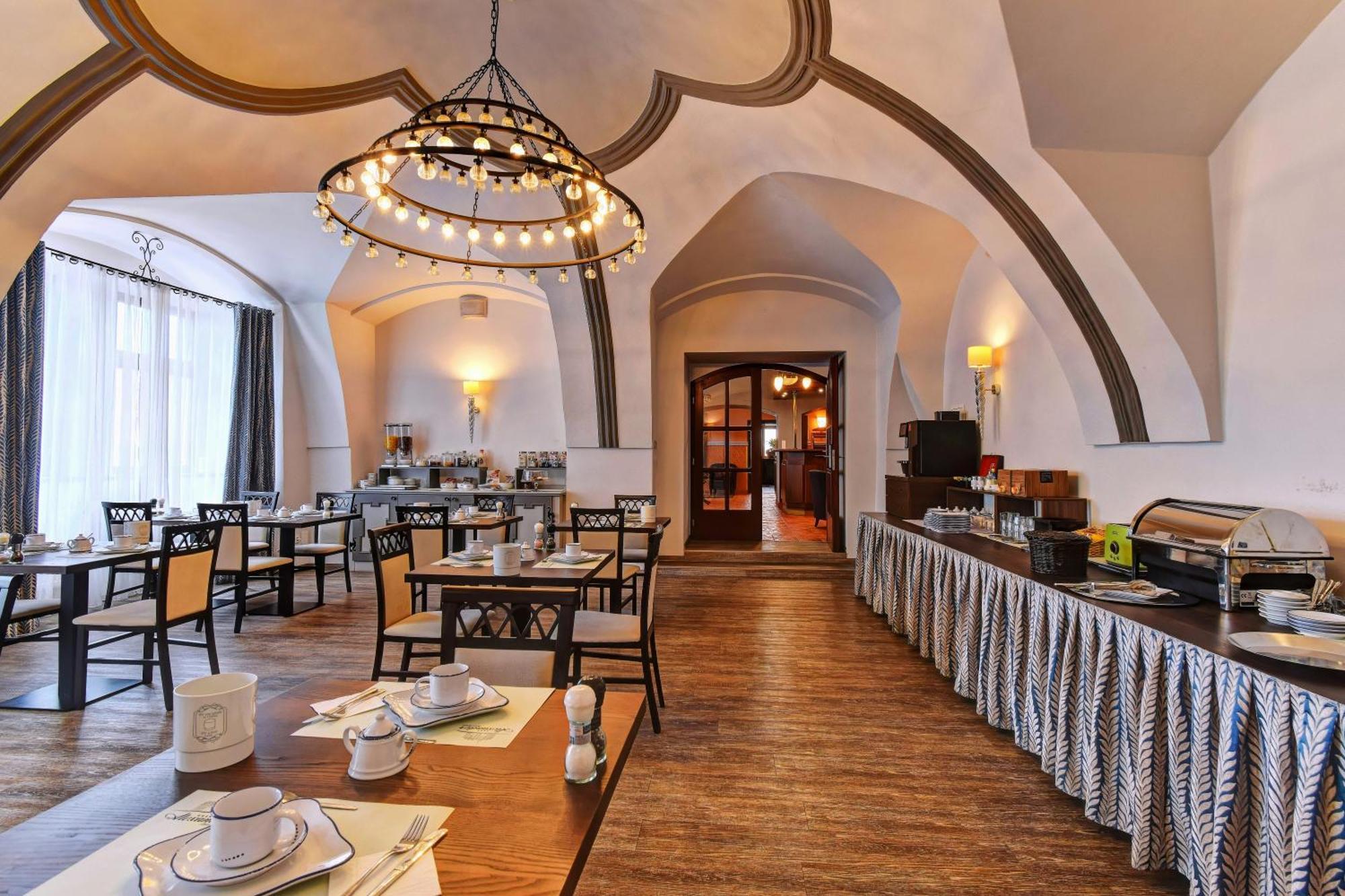 Alexander Hotel Stribro Bagian luar foto