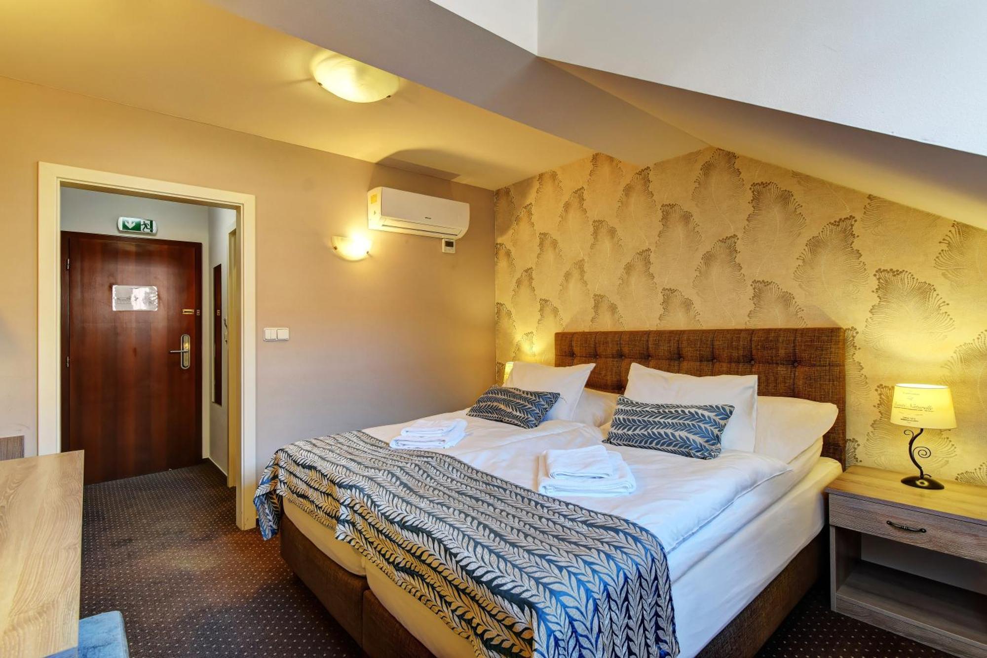 Alexander Hotel Stribro Bagian luar foto