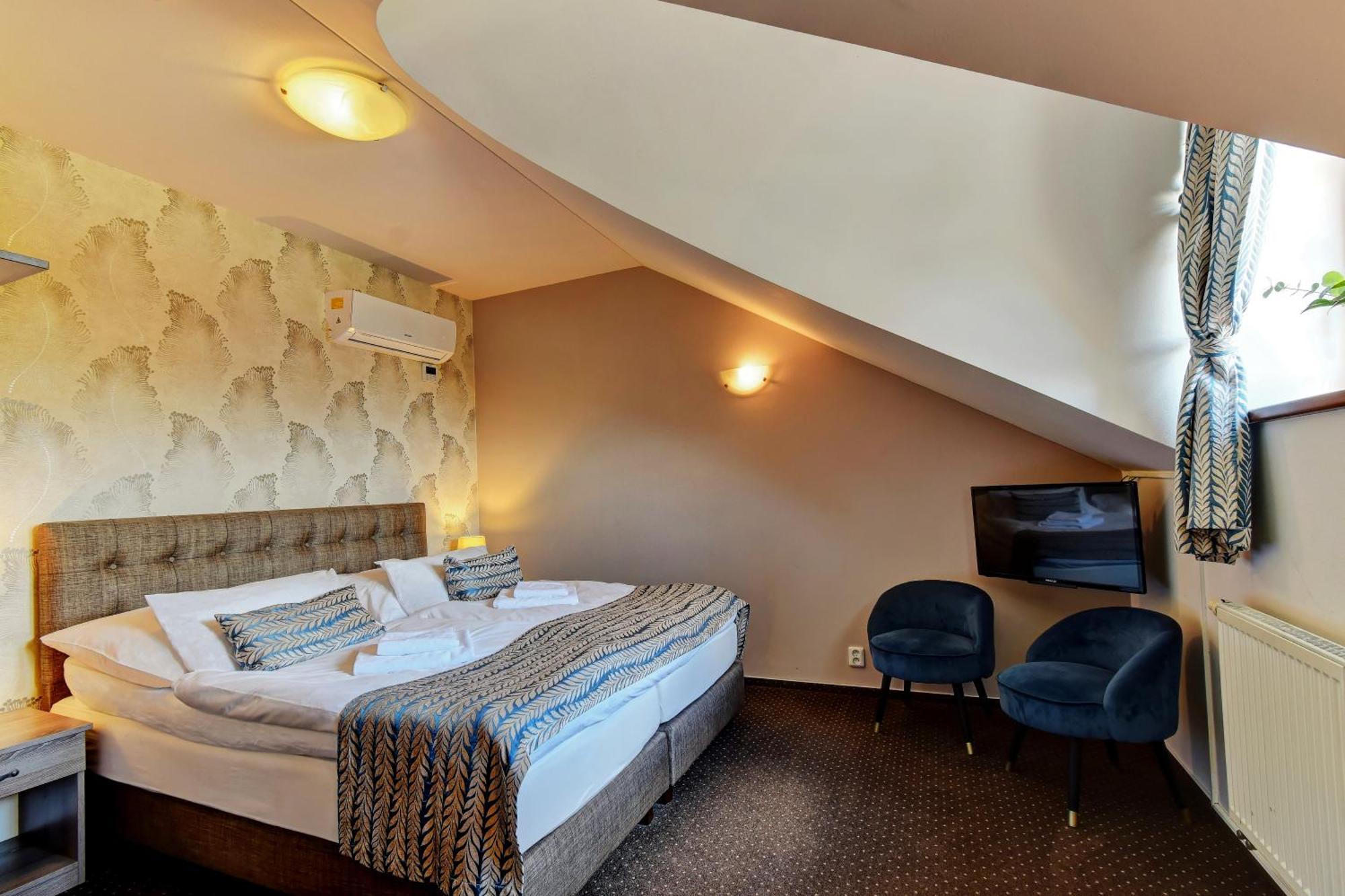 Alexander Hotel Stribro Bagian luar foto